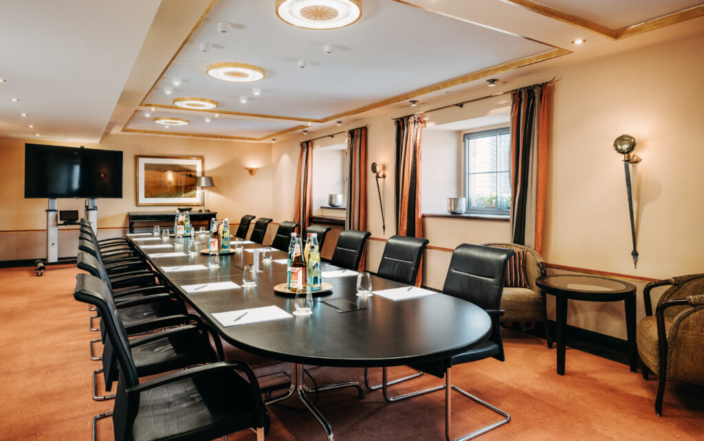 Grosser-Boardroom-im-Hotel-Die-Sonne-Frankenberg